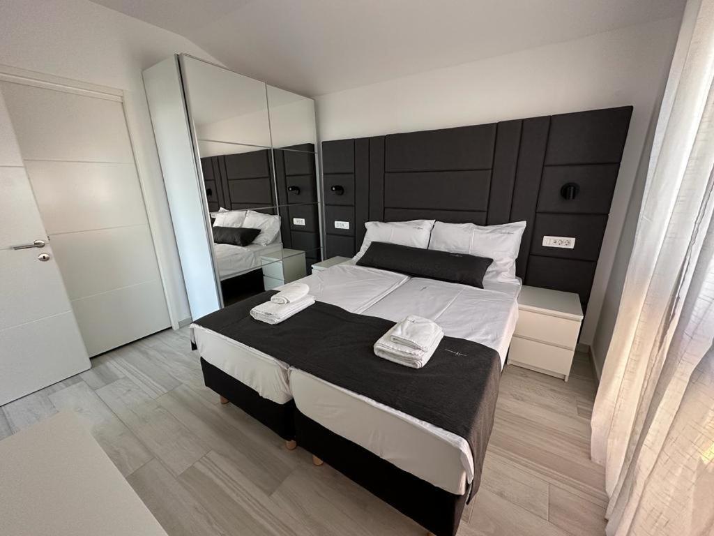 Luxury Apartments Marty Malinska Exterior foto